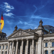KI beim Redenschreiben: Was erlaubt ist, was nicht und warum die aktuelle Debatte die falsche Frage stellt