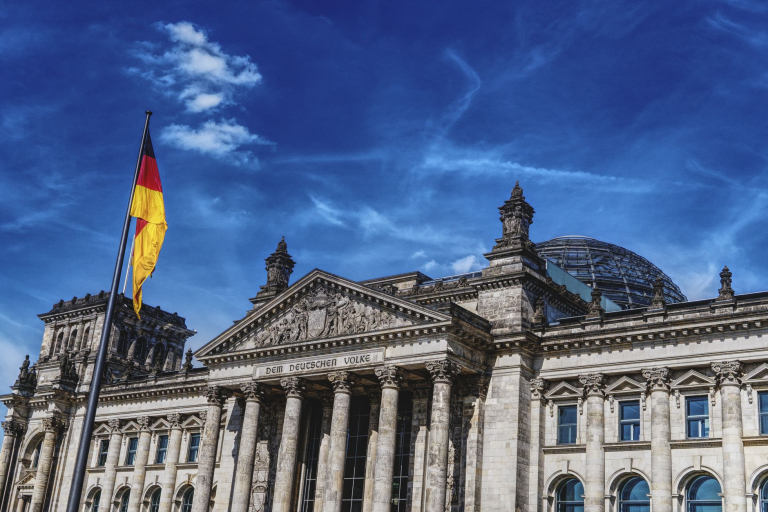 KI beim Redenschreiben: Was erlaubt ist, was nicht und warum die aktuelle Debatte die falsche Frage stellt
