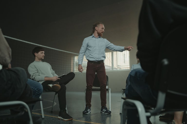 KI als Rhetorik-Coach: Wie Sie Stegreifreden und schwierige Fragen trainieren
